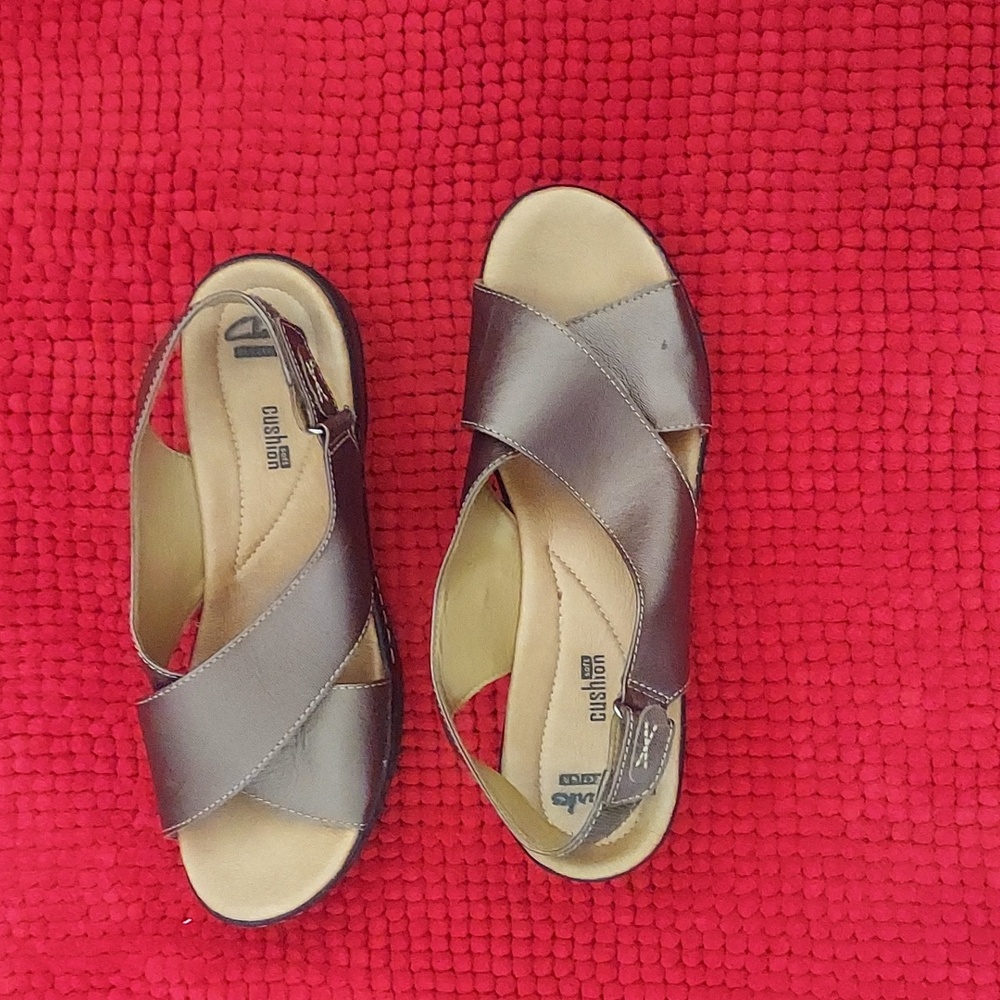 Sandals - Picture 2 of 3